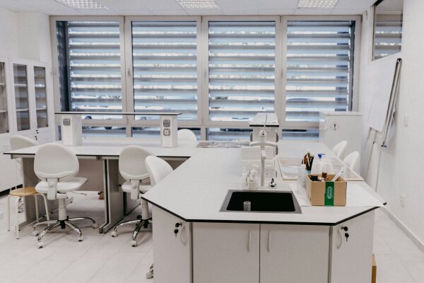 Die neuesten Innovationen in Laborstühlen: Sicherheit, Komfort und Funktionalität - Die neuesten Innovationen in Laborstühlen: Sicherheit, Komfort und Funktionalität - Büro&amp;More