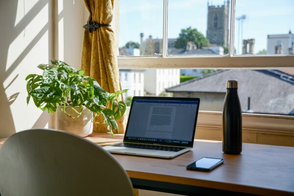 Alleine Arbeiten im Home Office: Tipps zur Motivation und Produktivität - Motivation im Home Office: Tipps zur effektiven Arbeit alleine