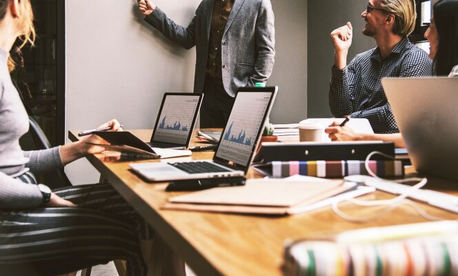 Die Wissenschaft hinter ergonomischen Stühlen: Warum Ihr Rücken es Ihnen danken wird - Die Wissenschaft hinter ergonomischen Stühlen – Rückengesundheit im Fokus